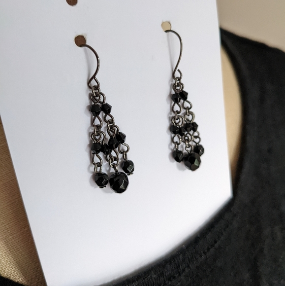 4 pairs of assorted dangle earrings - Picture 9 of 9